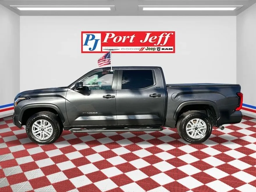 2024 Toyota Tundra SR5 photo 1