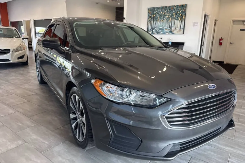 2019 Ford Fusion SE photo 1