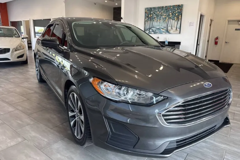 2019 Ford Fusion SE photo 1