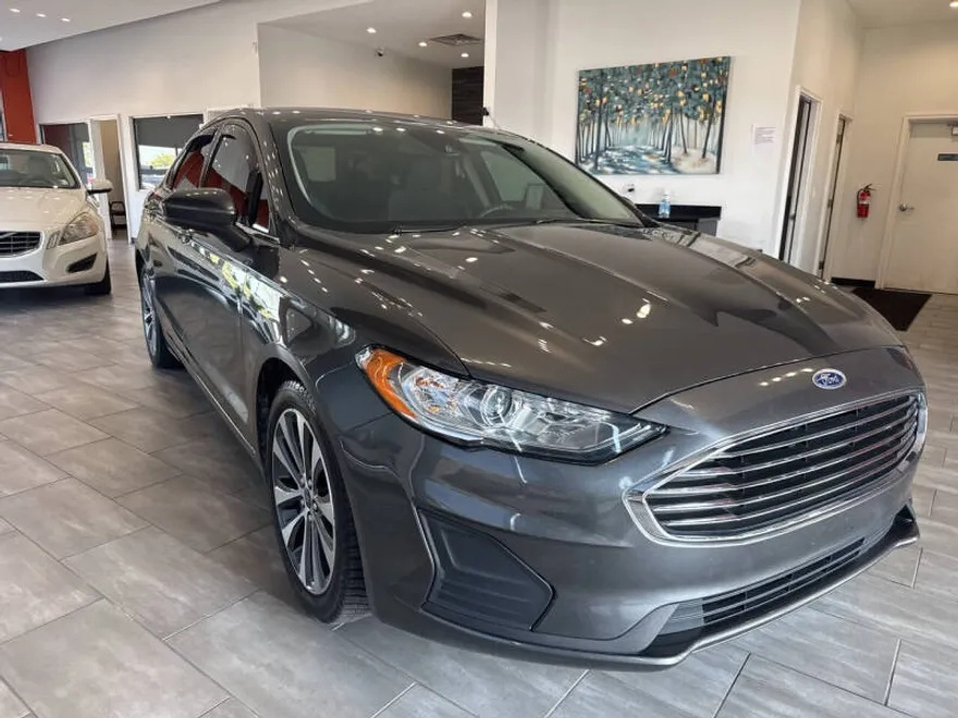 2019 Ford Fusion SE photo 1