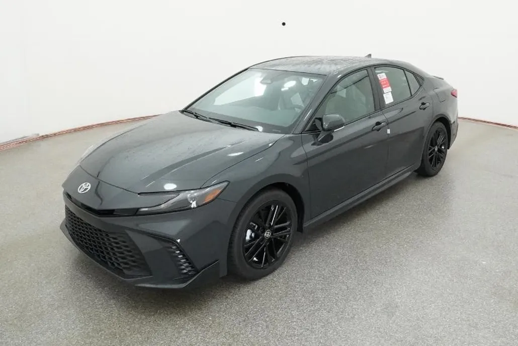 2025 Toyota Camry SE photo 1