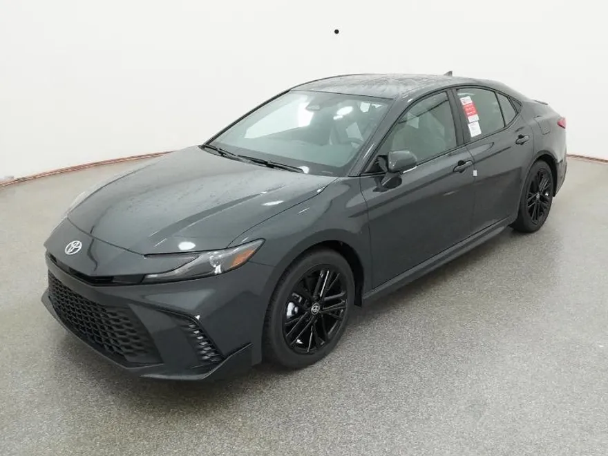 2025 Toyota Camry SE photo 1