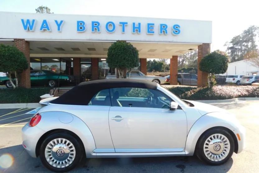 2016 Volkswagen Beetle Convertible 1.8T S photo 1