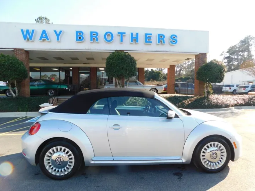 2016 Volkswagen Beetle Convertible 1.8T S photo 1