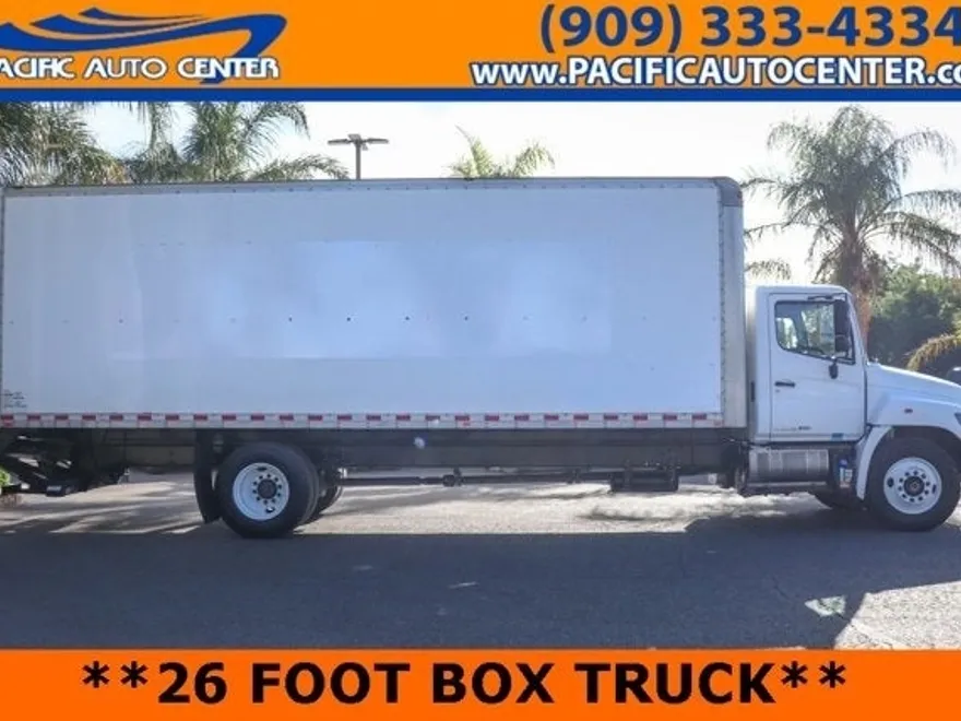 2016 Hino Conventional Type Truck photo 1