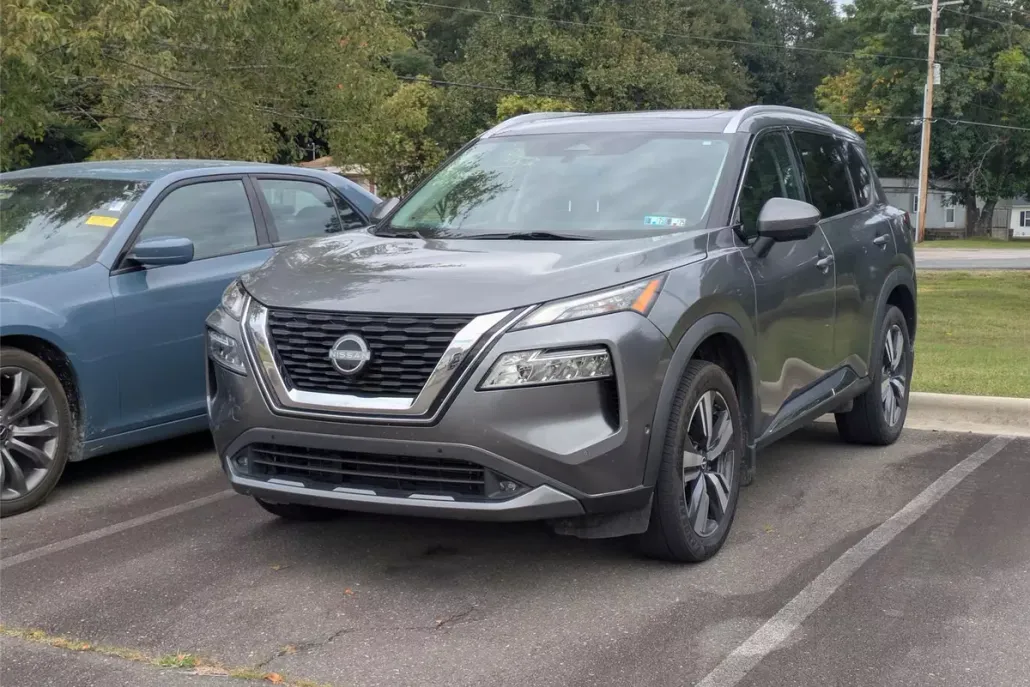 2022 Nissan Rogue SL photo 1