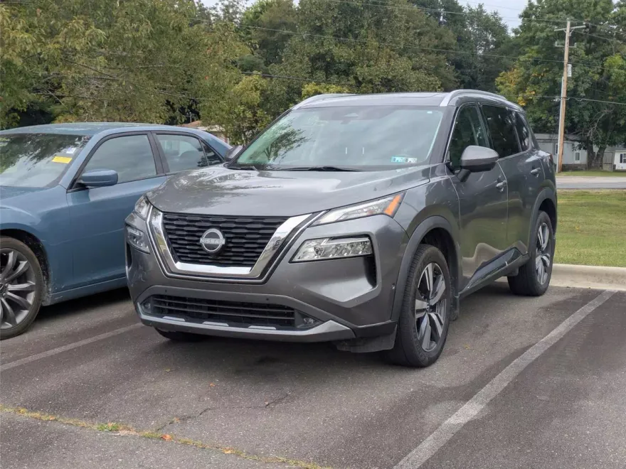 2022 Nissan Rogue SL photo 1
