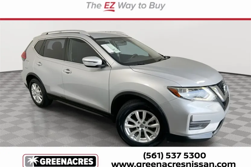 2017 Nissan Rogue SV photo 1
