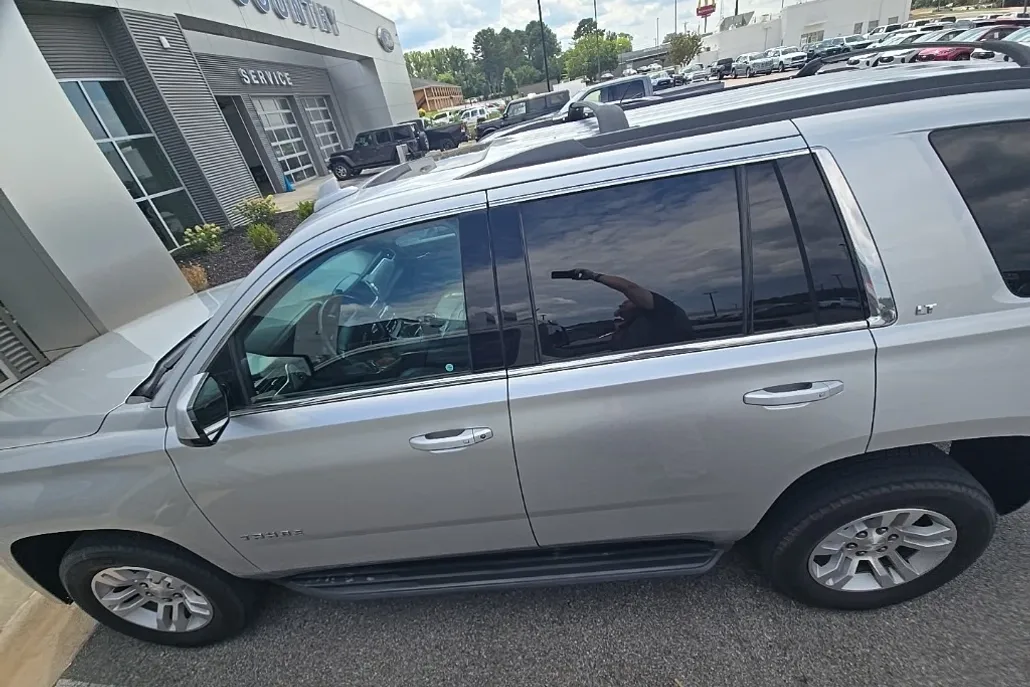 2019 Chevrolet Tahoe LT photo 1