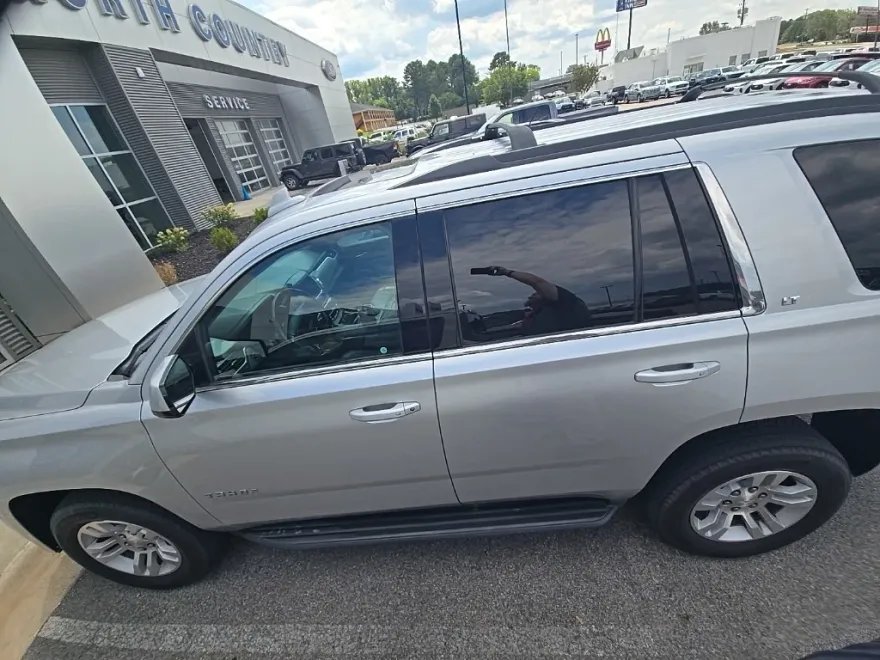 2019 Chevrolet Tahoe LT photo 1