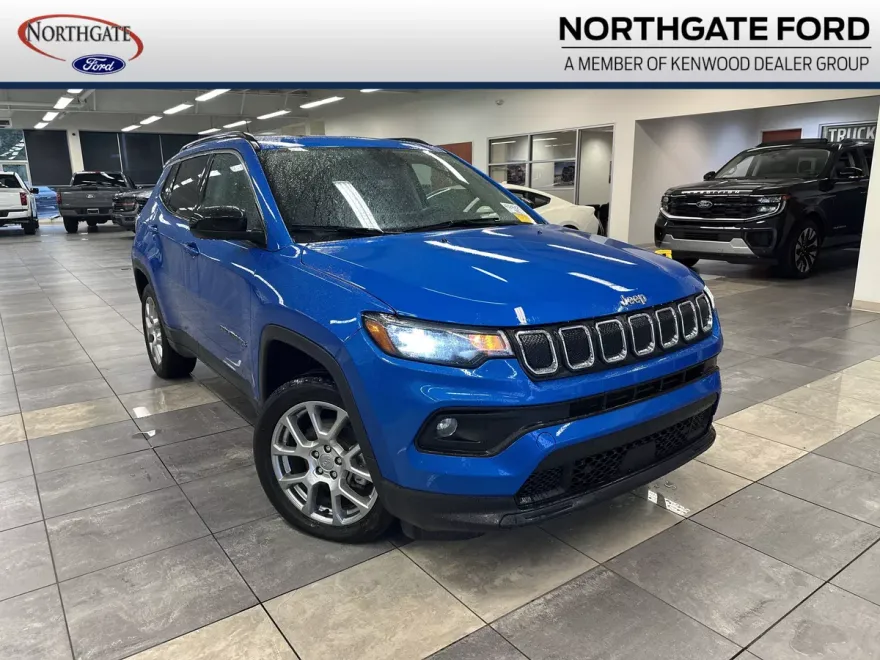 2022 Jeep Compass Latitude Lux photo 1