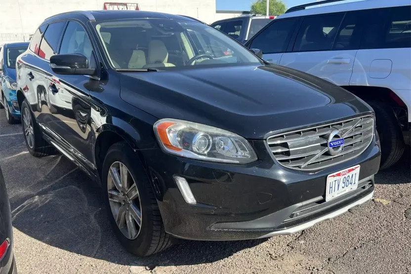2016 Volvo XC60 T6 Drive-E Platinum photo 1