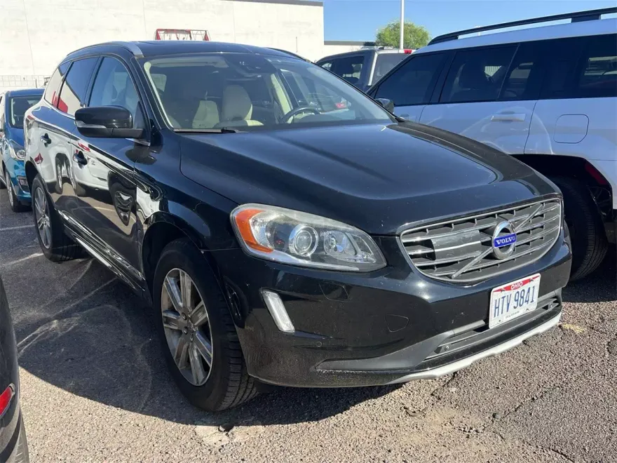 2016 Volvo XC60 T6 Drive-E Platinum photo 1