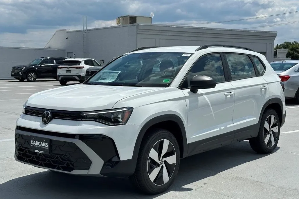 2025 Volkswagen Taos S photo 1