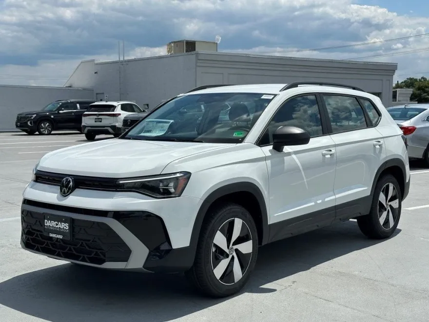 2025 Volkswagen Taos S photo 1