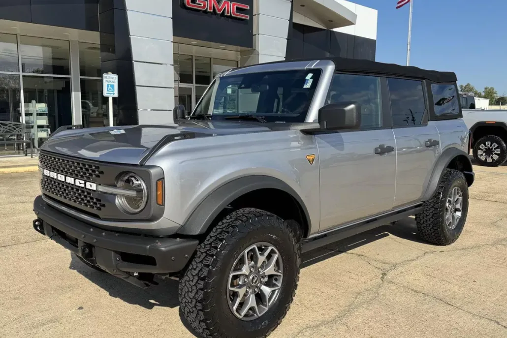 2022 Ford Bronco Badlands photo 1