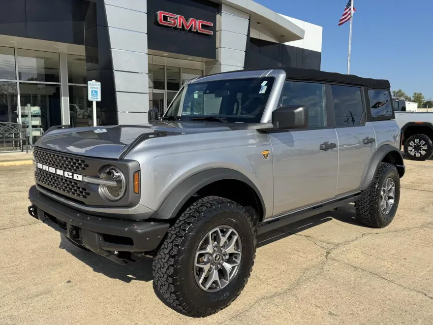 2022 Ford Bronco Badlands photo 1