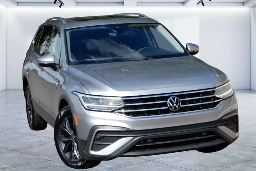 2023 Volkswagen Tiguan SE photo 1