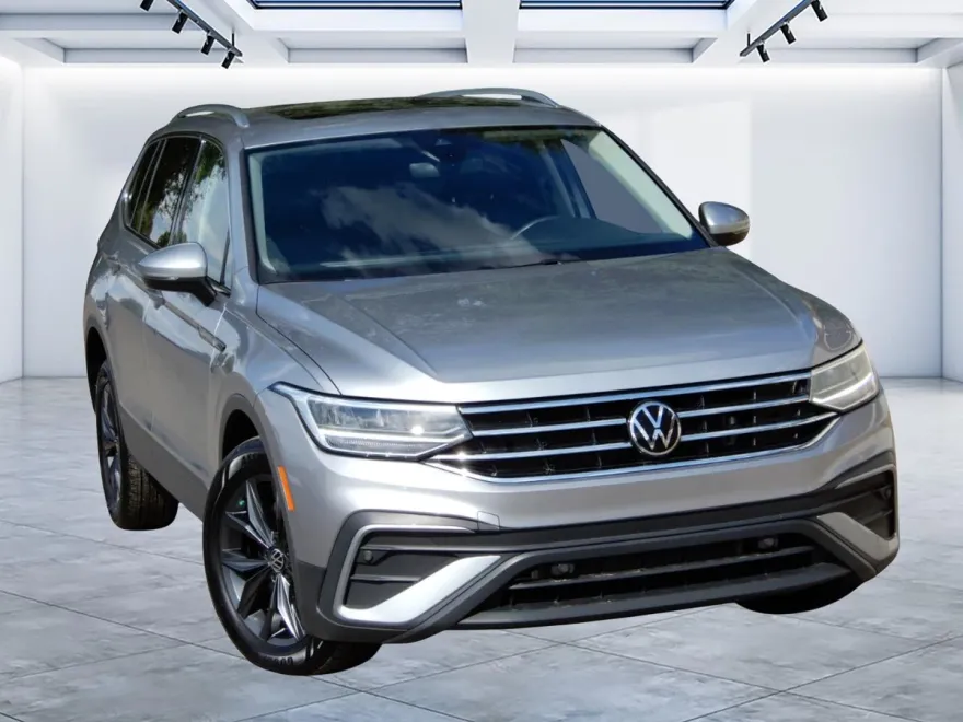 2023 Volkswagen Tiguan SE photo 1