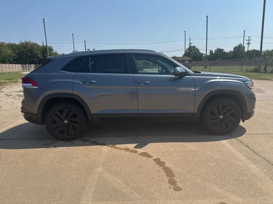 2022 Volkswagen Atlas Cross Sport V6 SE Technology photo 1