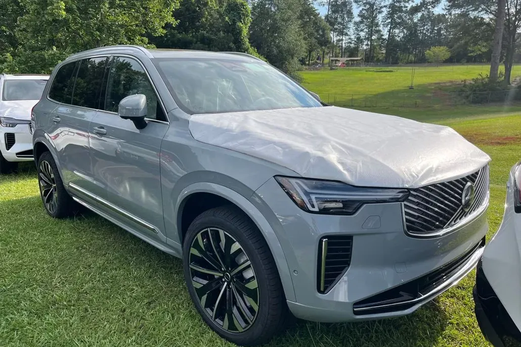 2026 Volvo XC90 Plus photo 1