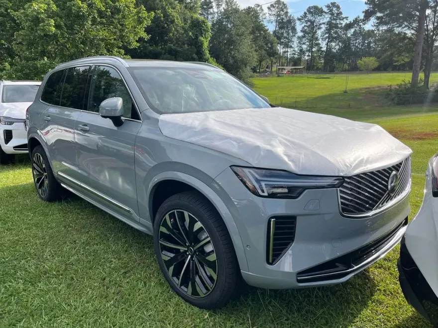 2026 Volvo XC90 Plus photo 1