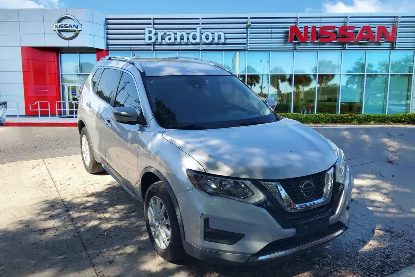 2020 Nissan Rogue SV photo 1