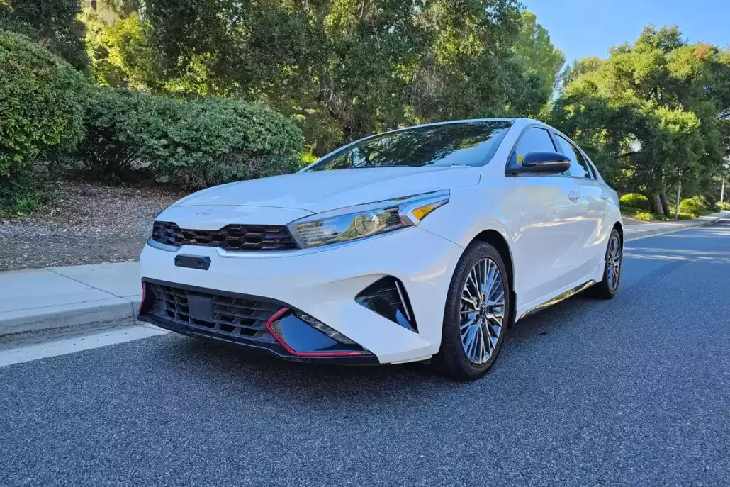 2022 Kia Forte GT-Line photo 1