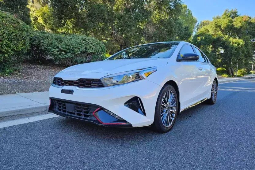 2022 Kia Forte GT-Line photo 1