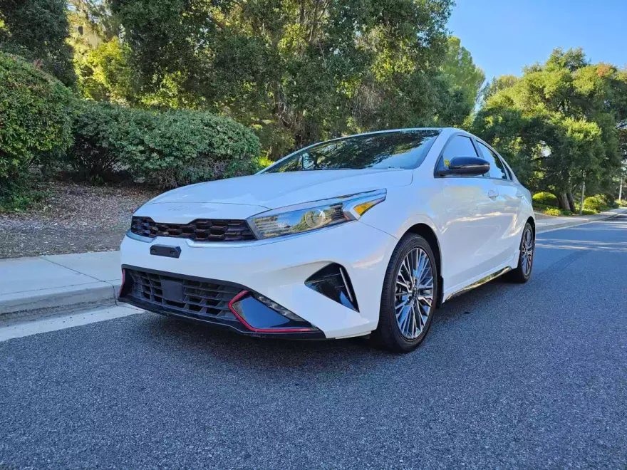 2022 Kia Forte GT-Line photo 1