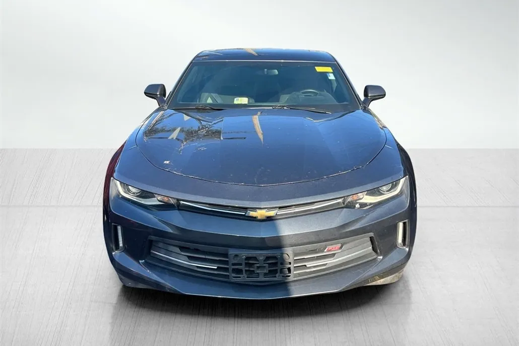 2017 Chevrolet Camaro 1LT photo 1
