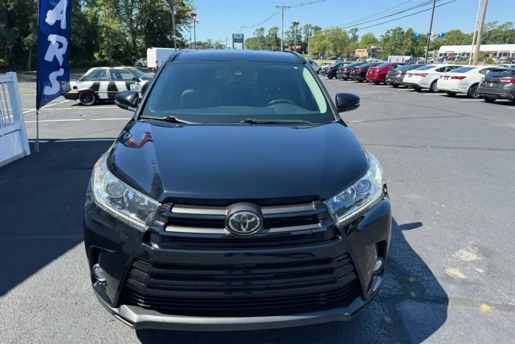 2018 Toyota Highlander SE Sport photo 1