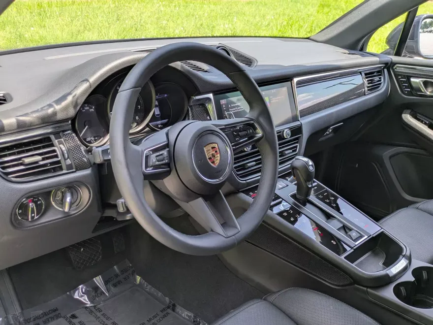 2025 Porsche Macan T photo 1