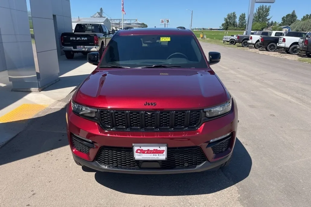 2025 Jeep Grand Cherokee Limited photo 1