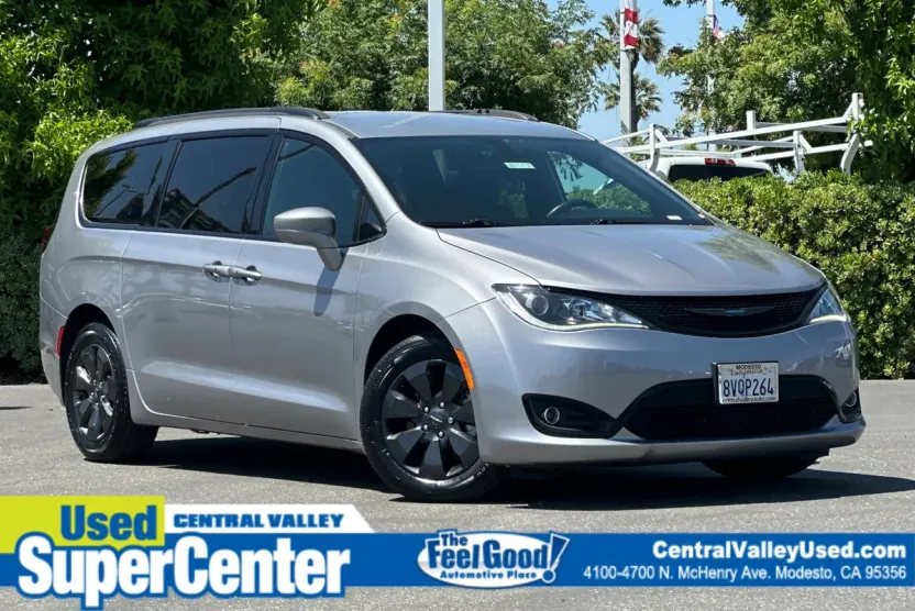 2020 Chrysler Pacifica Hybrid Touring L photo 1