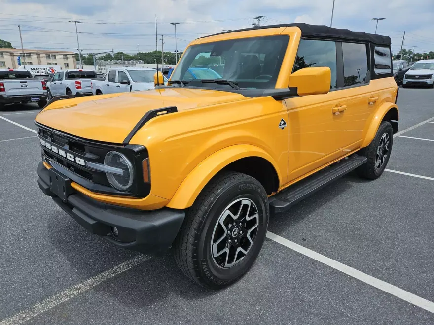 2021 Ford Bronco Outer Banks photo 1