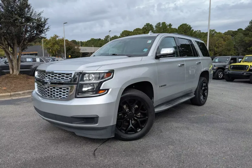 2019 Chevrolet Tahoe LT photo 1