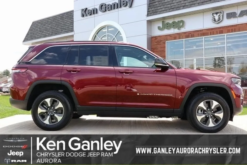 2025 Jeep Cherokee 4xe photo 1