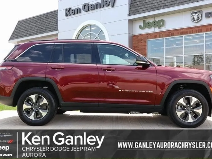 2025 Jeep Cherokee 4xe photo 1