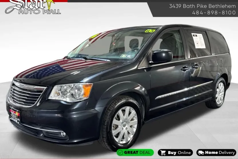 2016 Chrysler Town & Country Touring photo 1