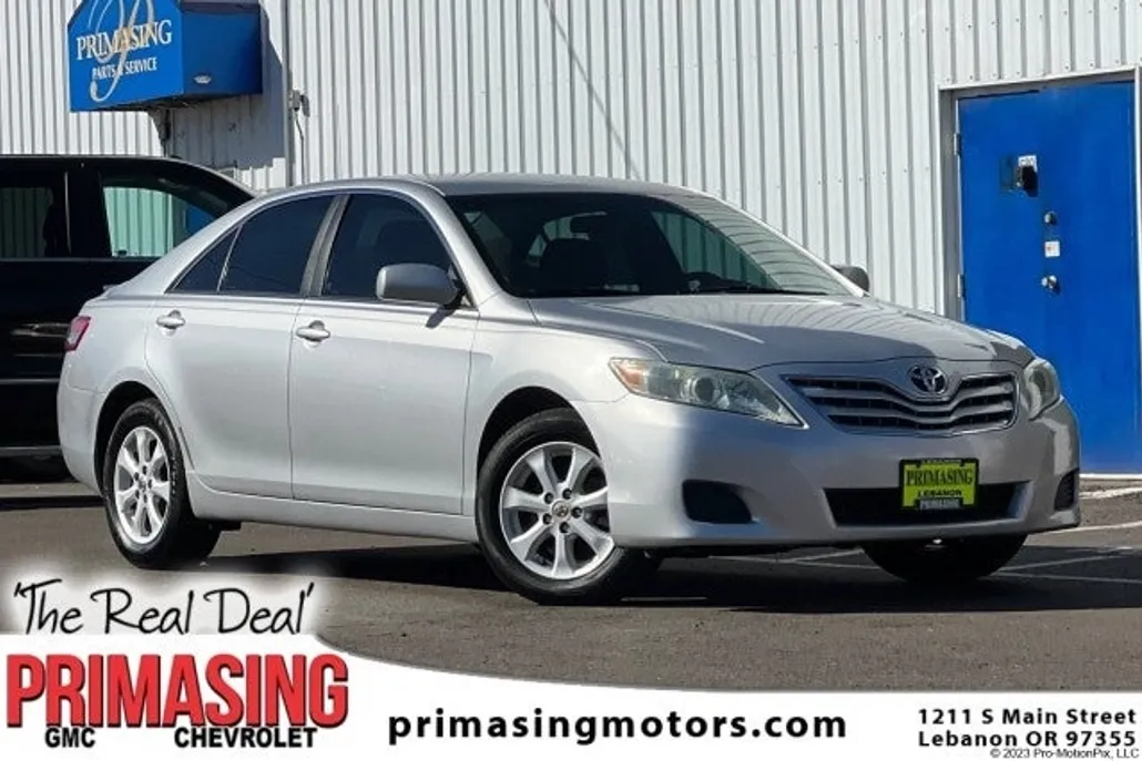 2011 Toyota Camry LE photo 1