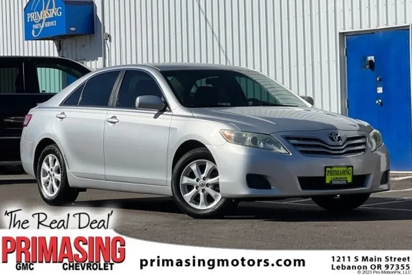 2011 Toyota Camry LE photo 1