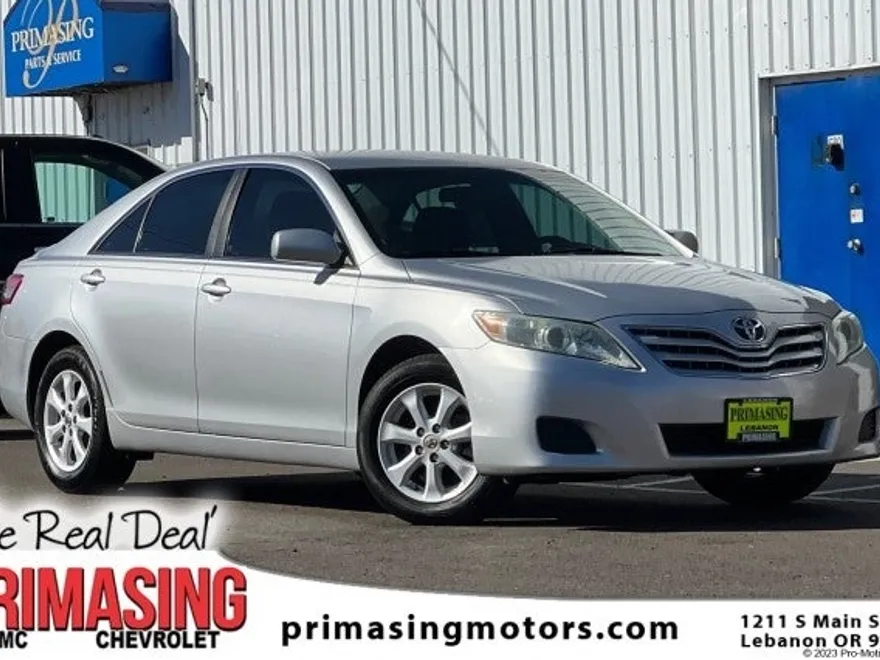 2011 Toyota Camry LE photo 1