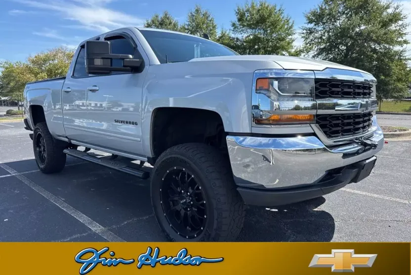 2018 Chevrolet Silverado 1500 LT photo 1