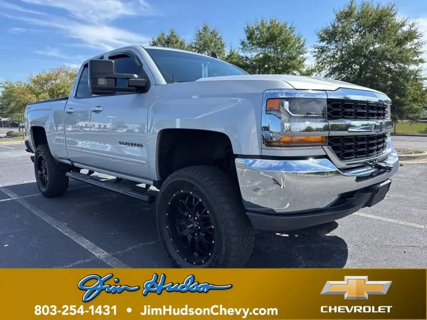 2018 Chevrolet Silverado 1500 LT photo 1