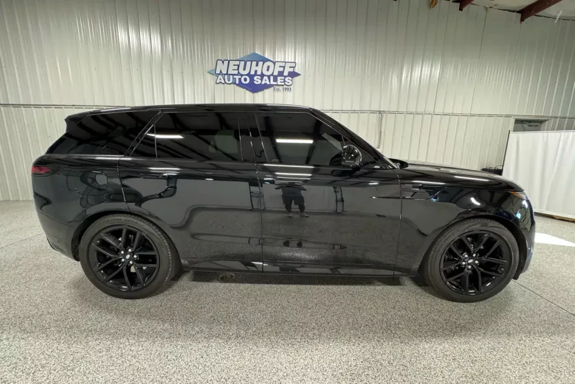 2023 Land Rover Range Rover Sport SE photo 1