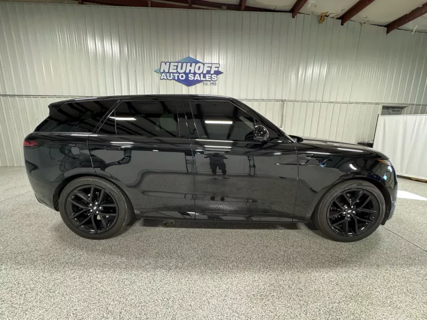 2023 Land Rover Range Rover Sport SE photo 1