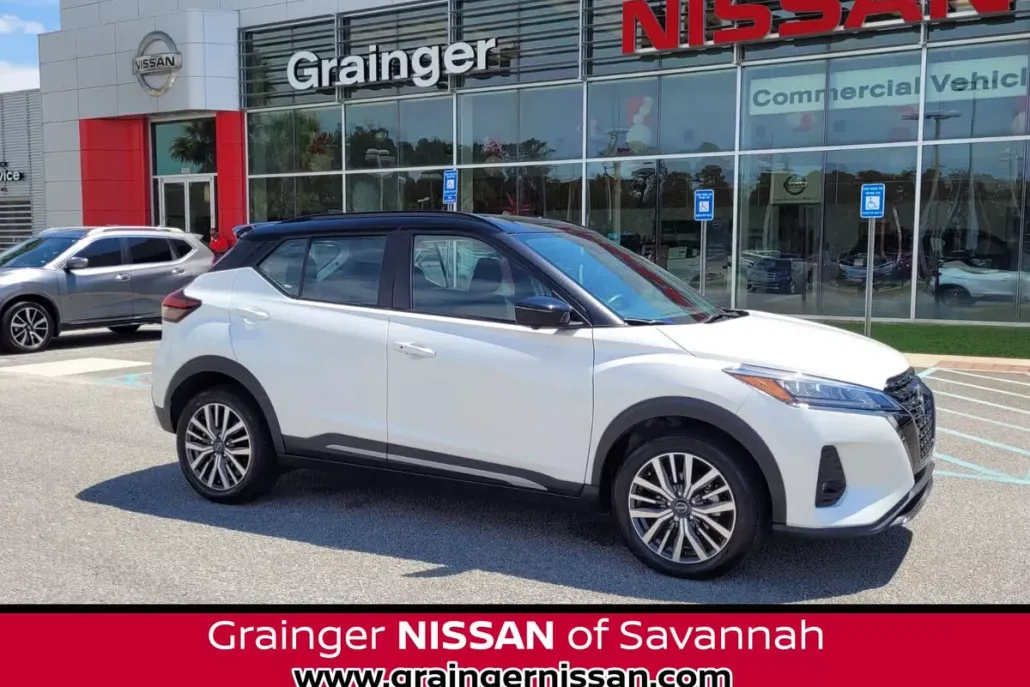 2024 Nissan Kicks SR photo 1