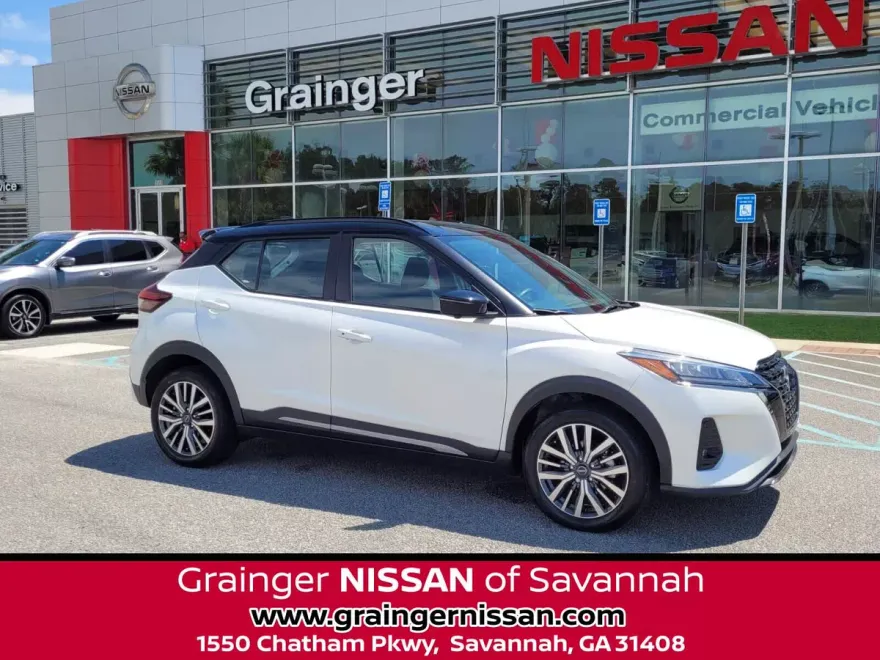 2024 Nissan Kicks SR photo 1