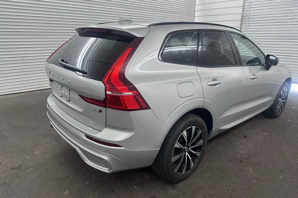 2025 Volvo XC60 B5 Plus photo 1
